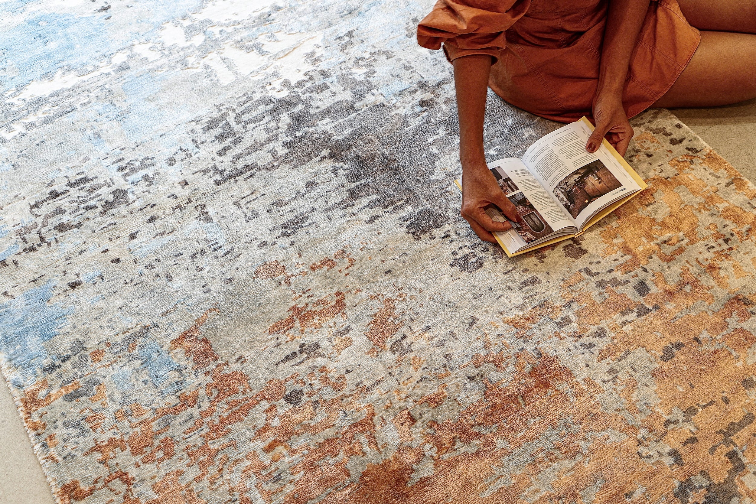 Load image into Gallery viewer, Abstract Brighton Round Rug