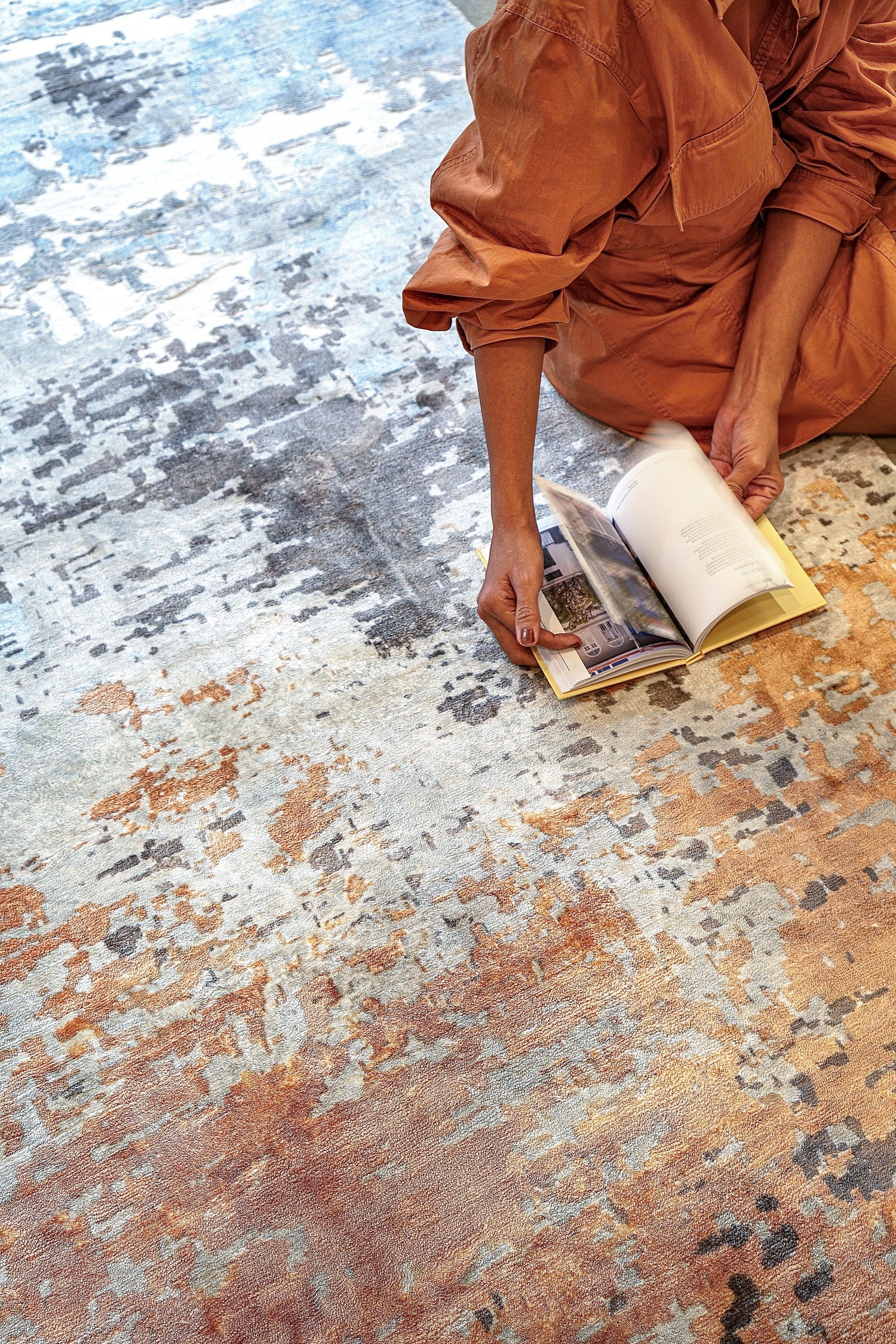 Load image into Gallery viewer, Abstract Brighton Round Rug