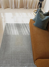 Load image into Gallery viewer, Beam Gradient Grey Rug