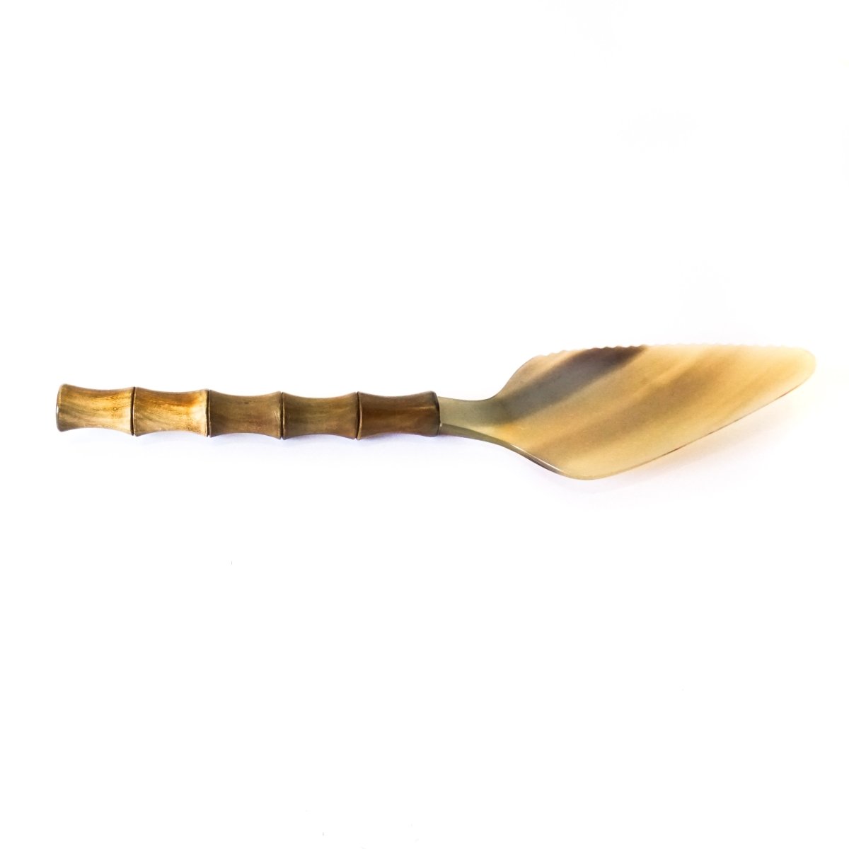 Load image into Gallery viewer, Dinnerware Bamboo and Buffalo Cake Server -