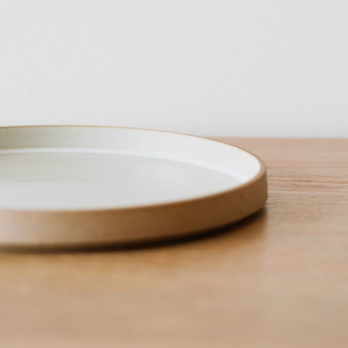 Load image into Gallery viewer, Dinnerware Glossy White Base Plate -